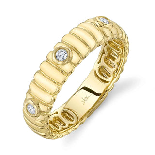 FLUTED BAND WITH BEZEL DIAMONDS