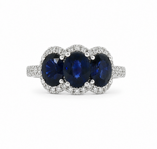 OVAL SAPPHIRE DIAMOND BORDER RING